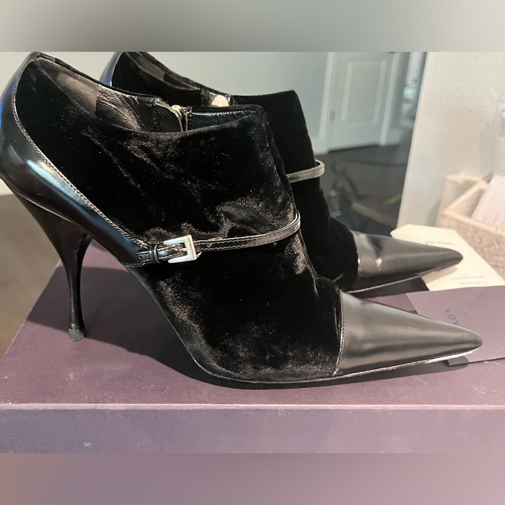 PRADA Point Toe Low Heeled Ankle Boots in Black velvet/leathe womens size 39.5